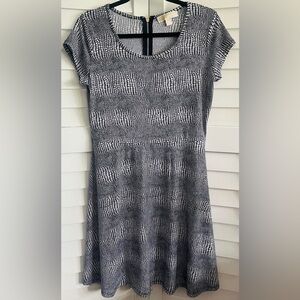Michael Michael Kors Black & White Knit Dress Size M Short Sleeves Zipper Logo
